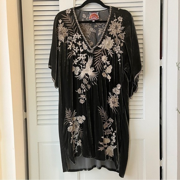 Johnny Was Dresses & Skirts - Johnny Was Othilia Embroidered Silk Velvet Kimono Sleeve Dress Gray Sz S